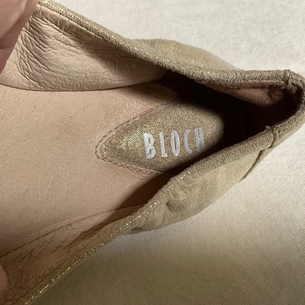 Bloch Cream/Gold Ballet Flat Shoes Size 32 (US 2)